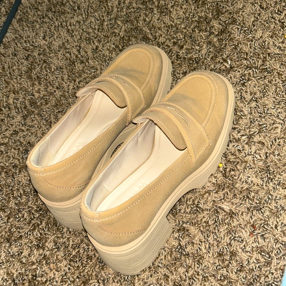 Loafers tan